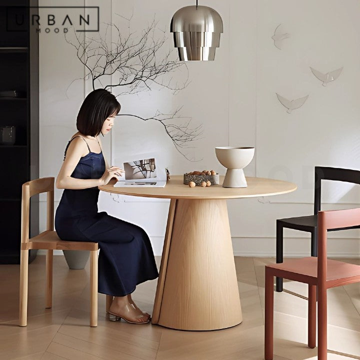 LILOU Modern Solid Wood Round Dining Table